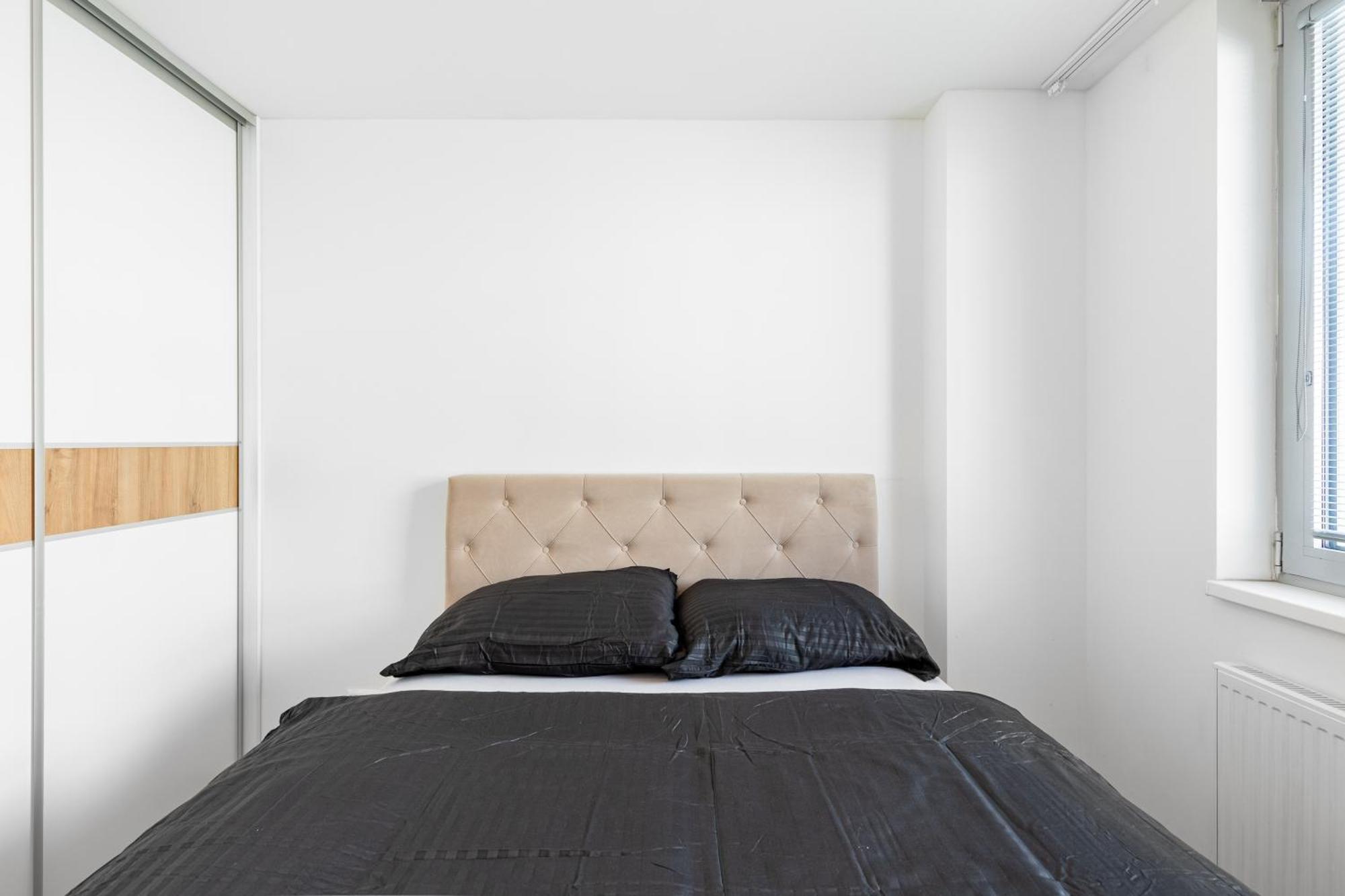Leo Apartment - Ac & Free Parking Bratislava Bagian luar foto